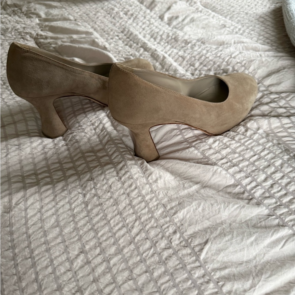 Marchez Vous Women's Beige round toe suede pump Heels